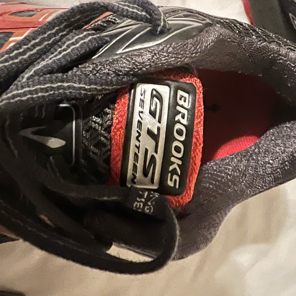 Brooks adrenaline GTS Seventeen, like new, wore twice and no longer fit - Picture 4 of 7
